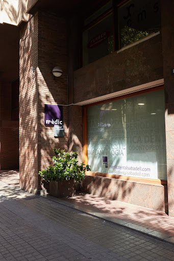 MÈDIC DENTAL SABADELL