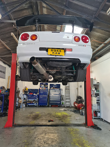 Oak tree vehicle repairs and sales - United Kingdom