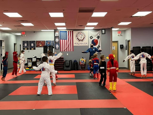 Evolution Karate Academy - Visual