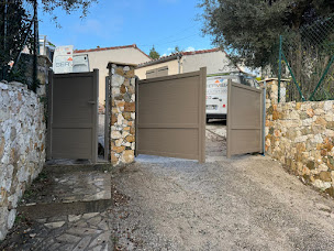 Photo n°34 de Servibat Villefranche-sur-mer : Fenêtre, Store, Vitrerie / Miroiterie, Porte et Moustiquaire à Villefranche-sur-Mer (Magasin de stores et de rideaux)