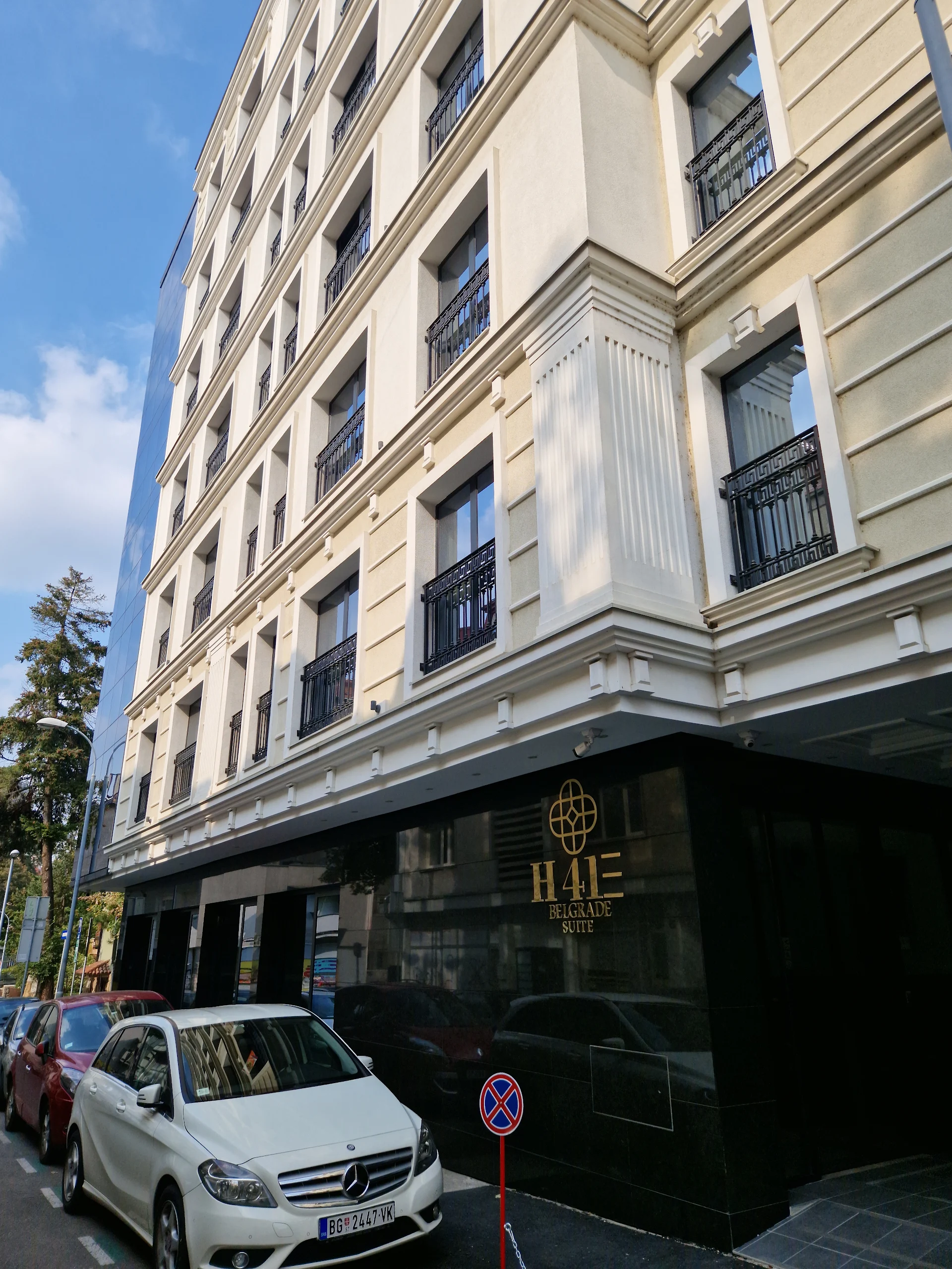 H41 Luxury Suites