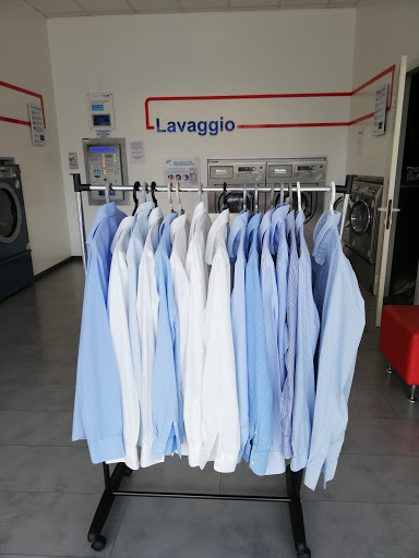 Lavanderia Self Service Lavapiù Piediripa di Macerata - Thumbnail