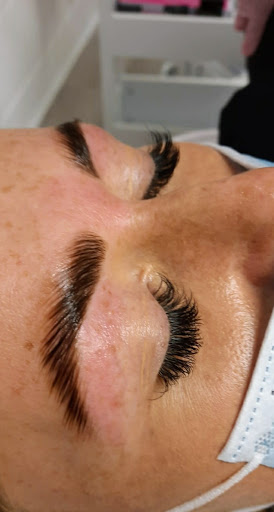 In A Wink Beauty Bar - Thumbnail