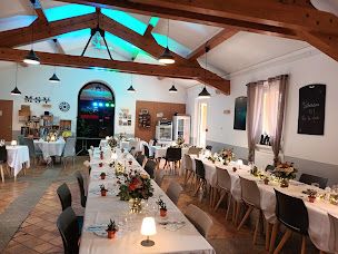 Photo n°25 de Restaurant Maison Sainte-Victoire à Saint-Antonin-sur-Bayon (Salon de thé)