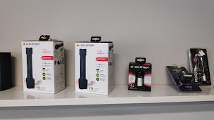 Photo n°11 de SUD-NATURE-EQUIPEMENT-BOMPAS-jumelles-longue-vue-caméra thermique-affut-sac étanche. à Bompas (Showroom)