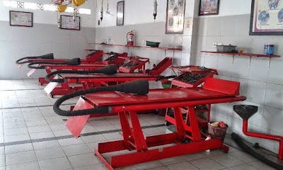 Photos of Nur Andhita (AHASS 07220)