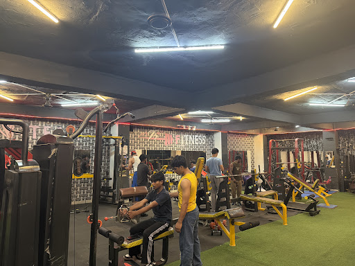 V TEAM FITNESS HUB – Canal Road 💪 | Train Hard. Stay Strong.