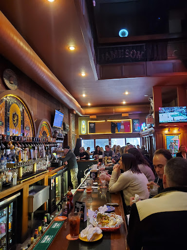 Mackenzie Pub - Visual