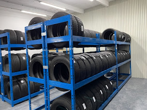 Photo n°3 de DrivePneus à Vire Normandie (Magasin de pneus)