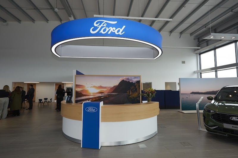 TrustFord Glasgow Car & Transit Centre photo 3