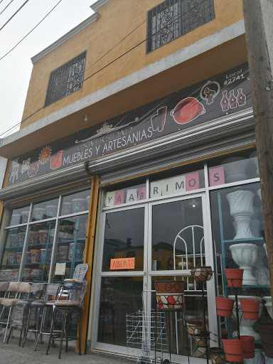 Muebles y Artesanias Universidad
