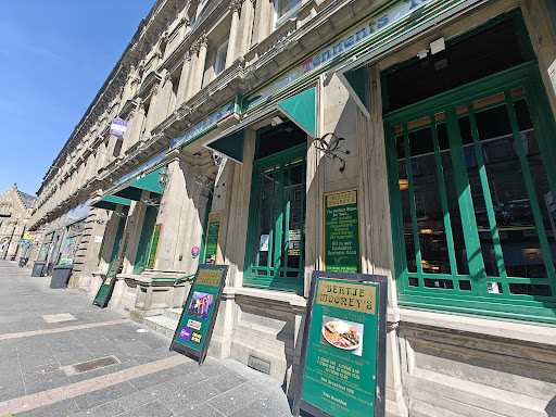 Bertie Mooney's Gallery - United Kingdom