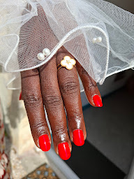 Photo n°6 de Onglerie Saint Eloy à Saint-Éloy-de-Gy (Centre de bien-être)