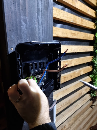 Éco Charge installateur bornes et prises de recharge voitures électriques
