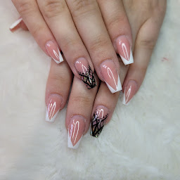 Photo n°12 de Bourgeoisie Nails à Saint-Jory (Institut de beauté)
