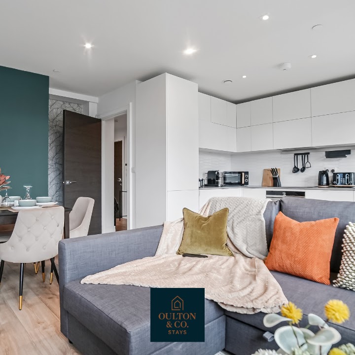 Oulton & Co. Stays Wembley photo 3