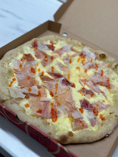 Photo 2 - Locales Pizz