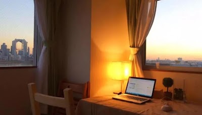 夜景が綺麗なレンタルスペース・ホームシアター淀川：24時間利用可能：ソファベッド・ブランケット付き