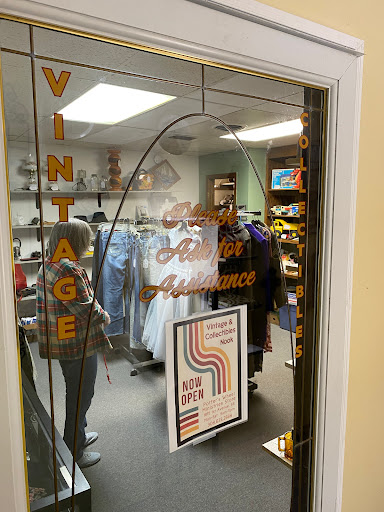 Potter's Wheel Ministries Admin Office & Community Store Logo