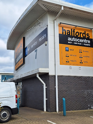 Halfords Autocentre Crawley