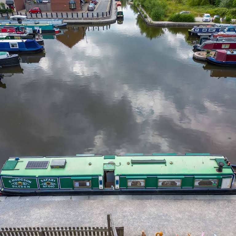 safari canal boat droylsden