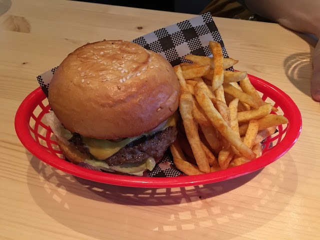 Mad Dog's Jungle Bar