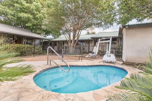 Travelodge Inn & Suites by Wyndham San Antonio Airport by null