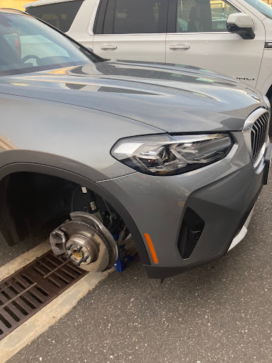 Roadside assistance near me, Arlington VA, UberRoadsideHelp! Jump start, car lockout, fuel delivery, flat tire repair,change! - Thumbnail