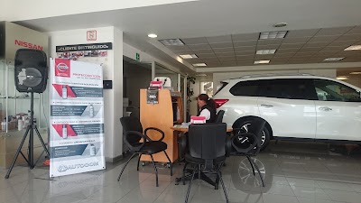 Photos of Nissan Autocom Zit&aacute;cuaro