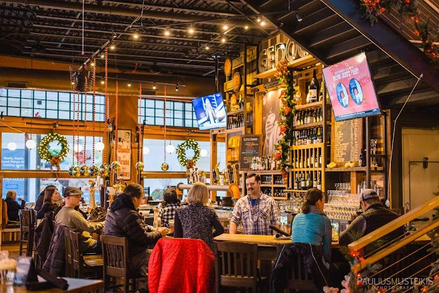 Café Hollander Hilldale