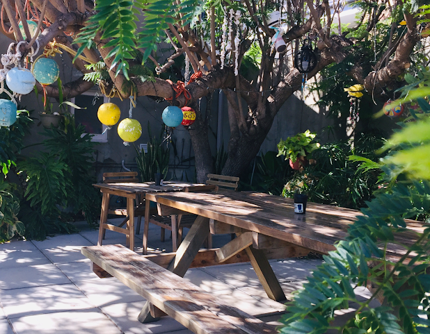 Geraldton Backpackers on the Foreshore by null