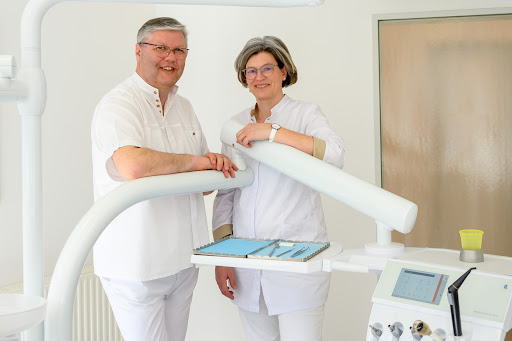 Dr. med. dent. Barbara Gäde und Jörn Hinrich Gäde