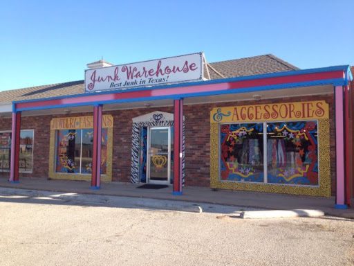 Junk Warehouse - Visual