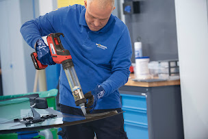 Photo n°14 de Mondial Pare-Brise - Point Relais - Jaux à Jaux (Garage automobile)