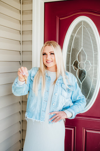 Ceciley Taylor at RE/MAX Glacier Country Gallery - United States
