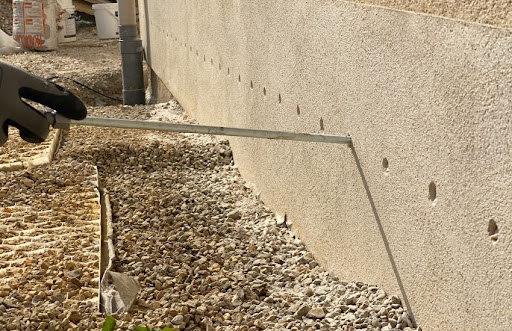 Dans les maisons anciennes , les remontées d’humidité...