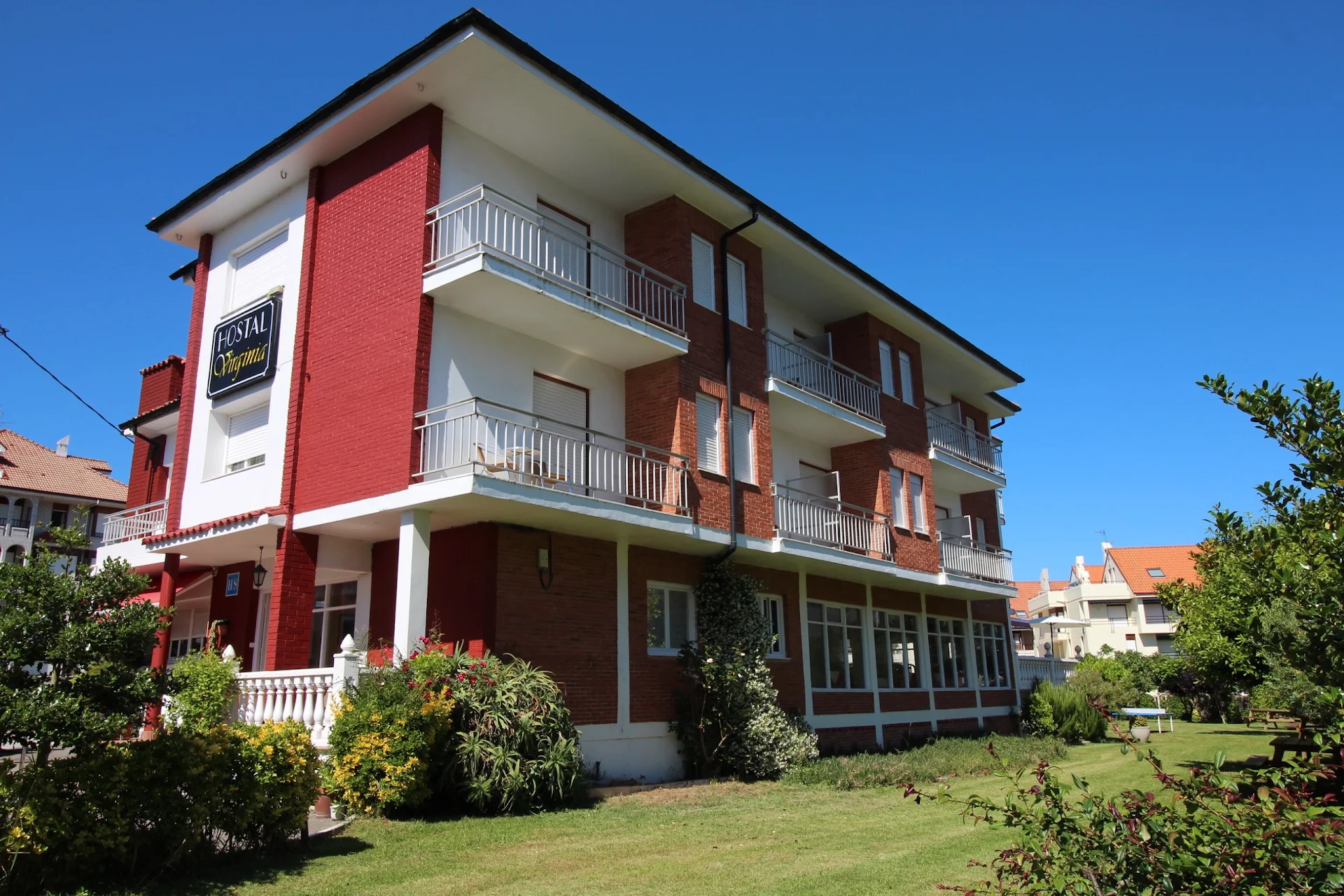 Hostal Virginia · Hotel en Noja