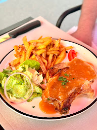 Photo n°52 de Le Restaurant @ Hôtel Restaurant Logis La Coupe D'or Lisieux à Lisieux (Restaurant)