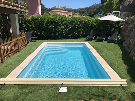 Photo de Les Piscines du Garlaban | Coque Polyester et Céramique