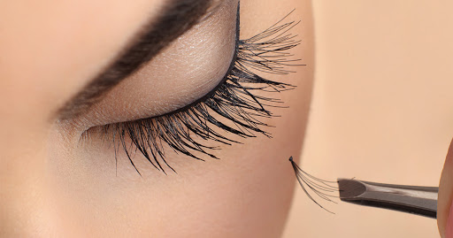 Moët Lashes - Visual