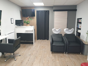 Photo n°2 de Structure Coiffure à Rumilly (Salon de coiffure)