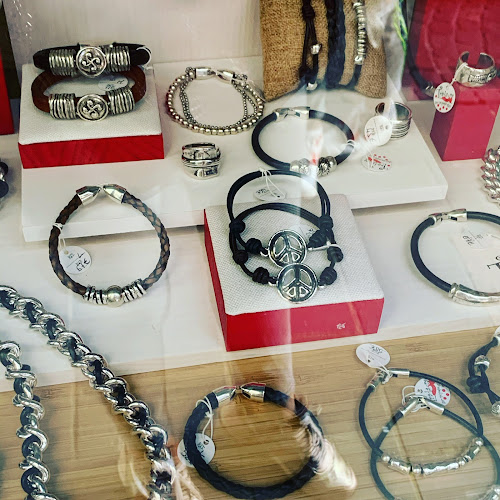 Heures d'ouverture de STRASS MAROQUINERIE BIJOUX