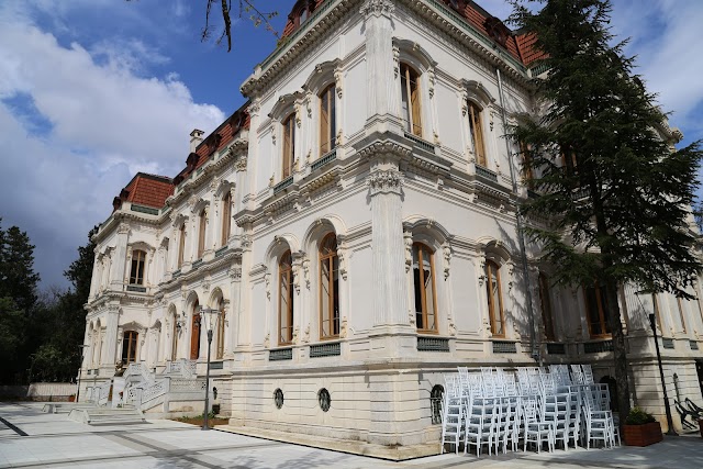 Adile Sultan Kasrı Öğretmenevi ve Akşam Sanat Okulu
