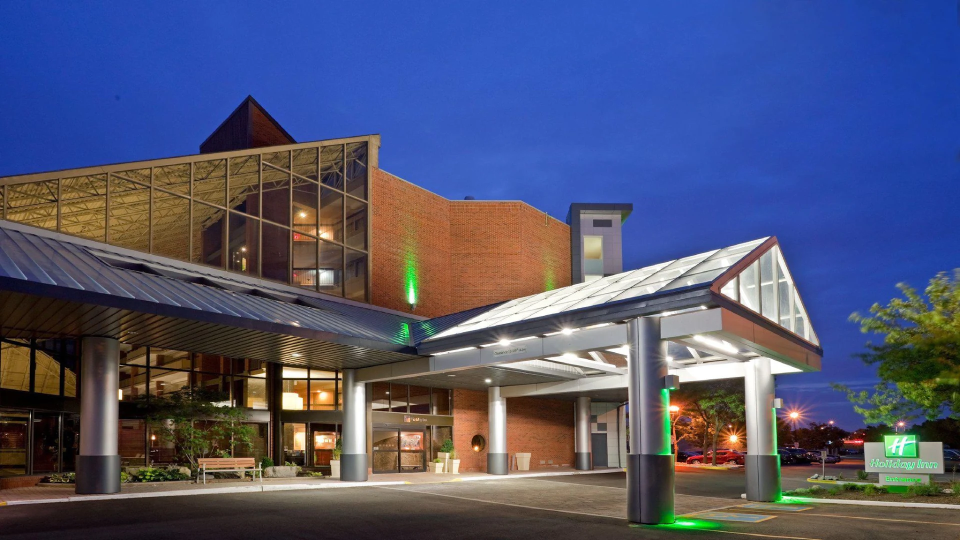 Holiday Inn Oakville (Centre) by IHG