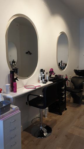 Carla Nairs & Hair Logo