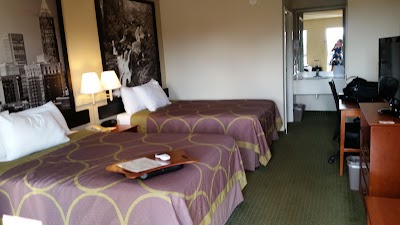 Photos of Super 8 Calhoun