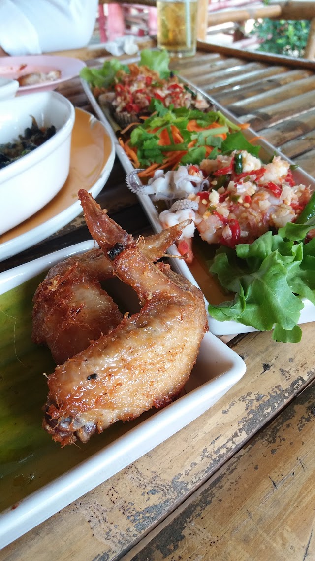 Ban Rim Nam Restaurant