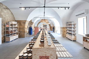 Photo n°36 de ATELIER MARiUS / La Boutique Marius Bernard à Saint-Chamas (Cave à vins)