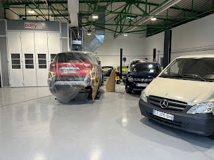 Photo n°17 de Carrosserie/Pare Brise Clemenceau 92 à Nanterre (Service de réparation de pare-brise)