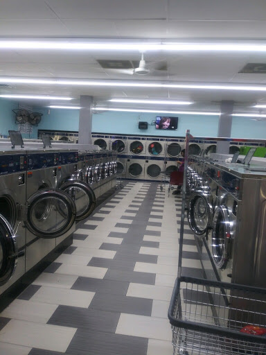 QUEEN Wash&Dry Coin Laundry - Thumbnail
